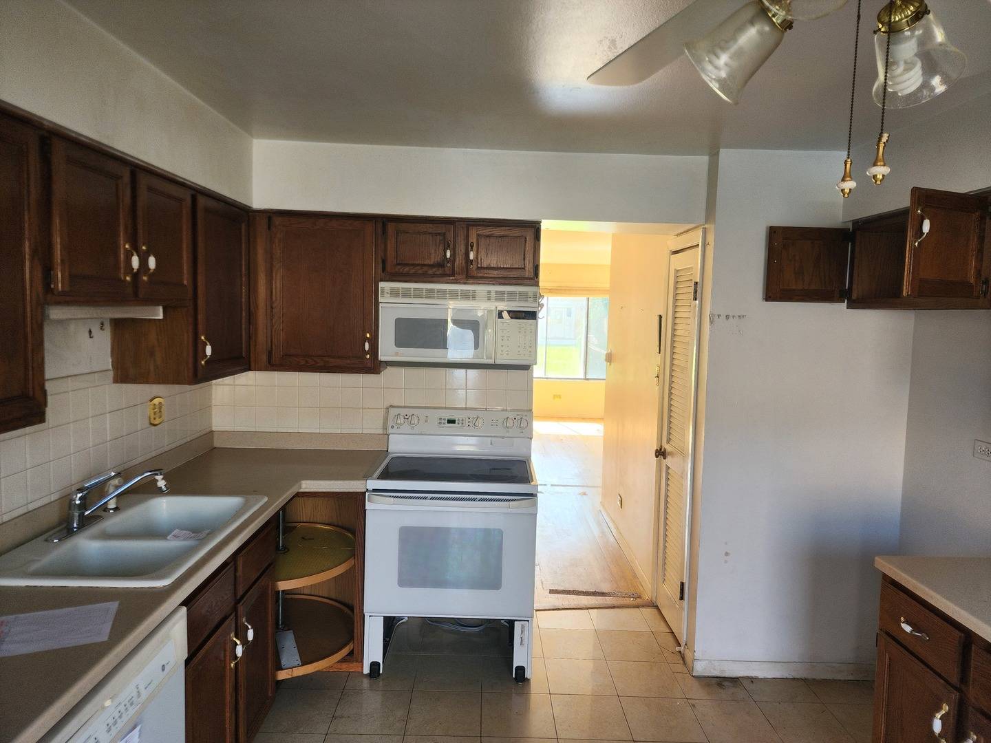 9300 HAMILTON CT #D1, Des Plaines, IL 60016