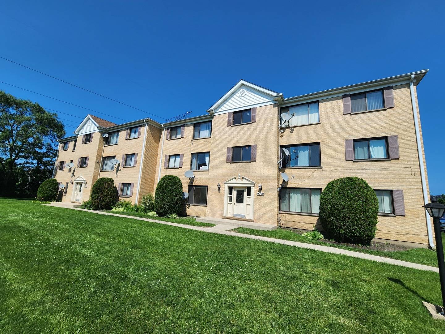 9300 HAMILTON CT #D1, Des Plaines, IL 60016