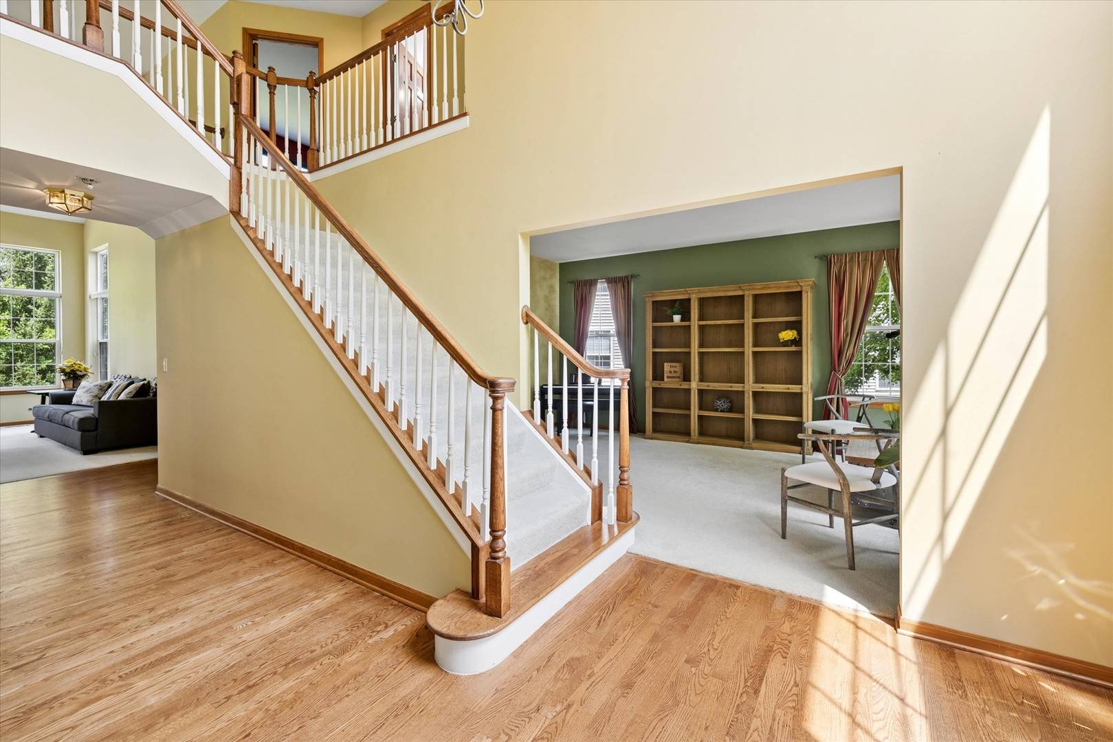 1674 Rolling Hills DR, Crystal Lake, IL 60014