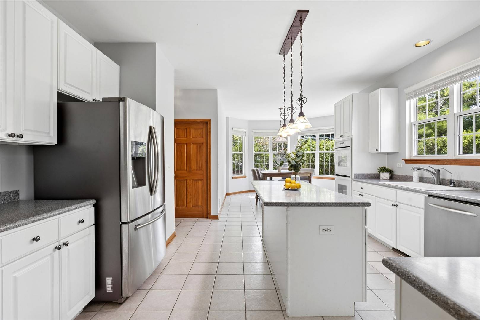 1674 Rolling Hills DR, Crystal Lake, IL 60014