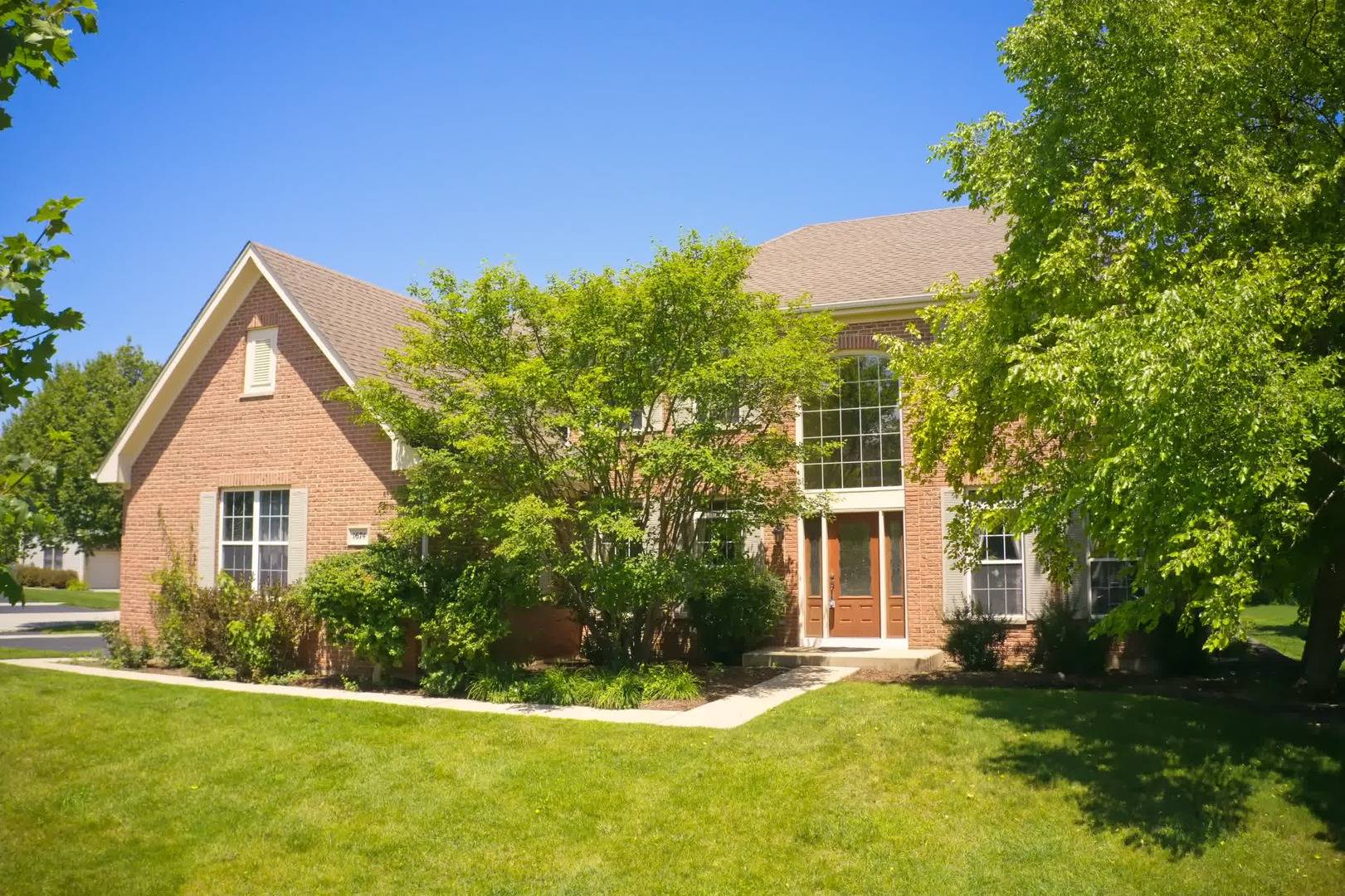1674 Rolling Hills DR, Crystal Lake, IL 60014