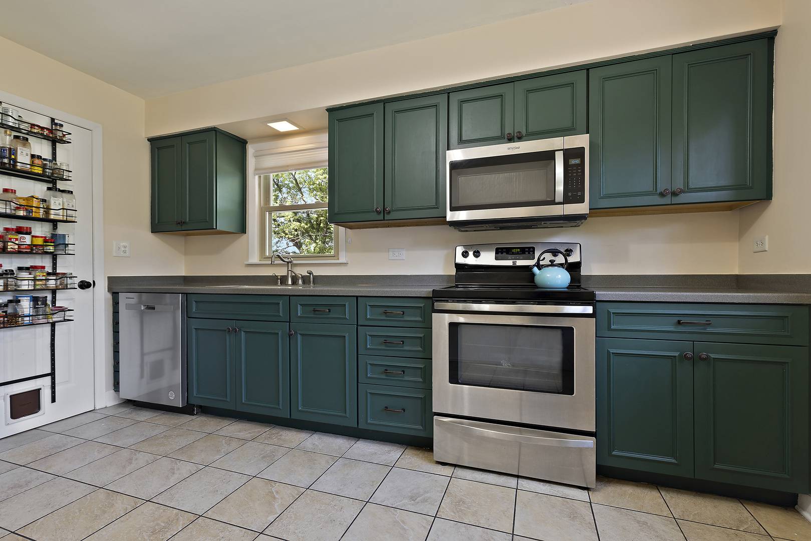 110 Cheri LN, Antioch, IL 60002