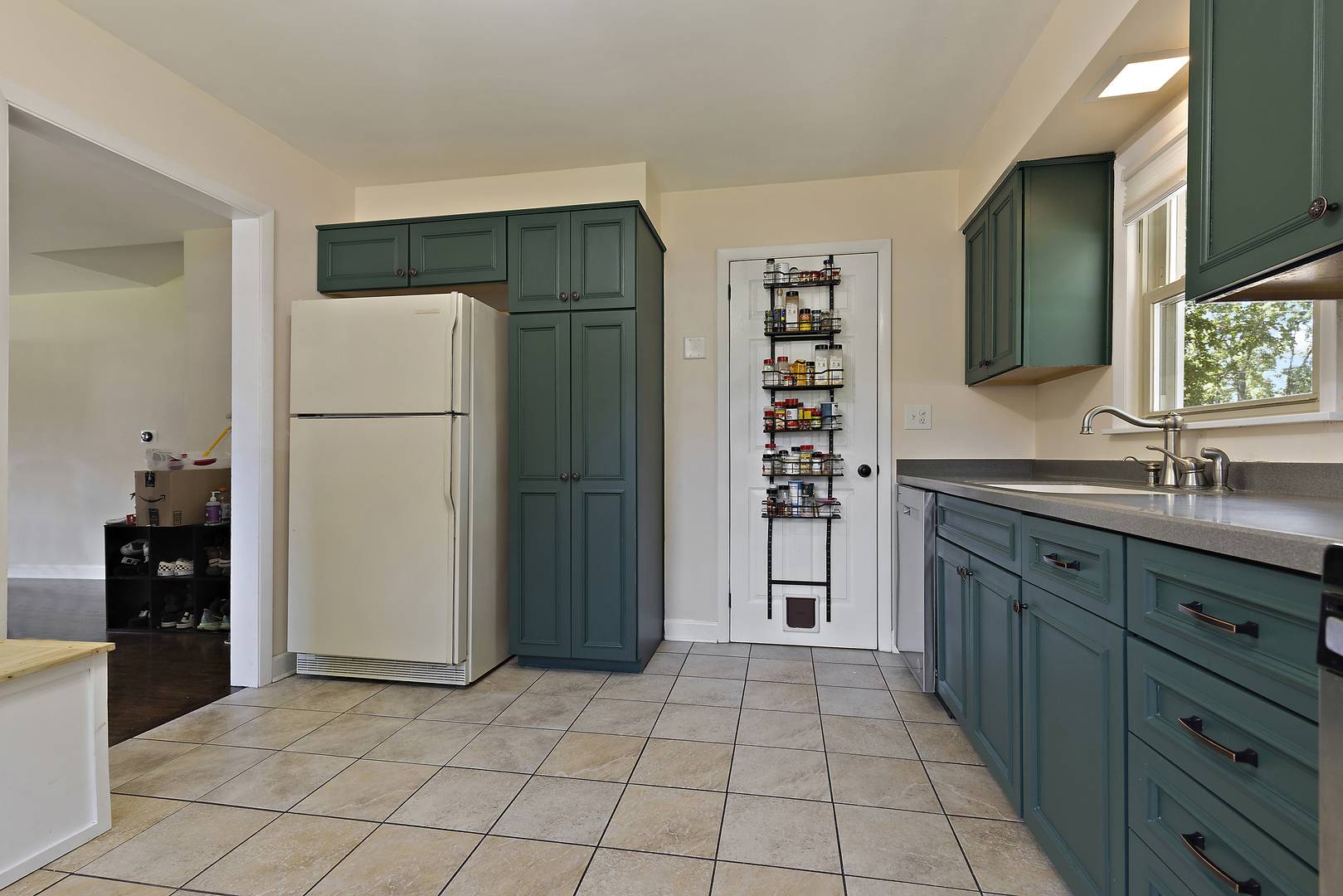 110 Cheri LN, Antioch, IL 60002