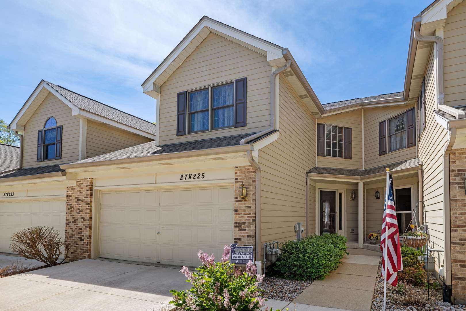 27W225 Ash CT, Winfield, IL 60190