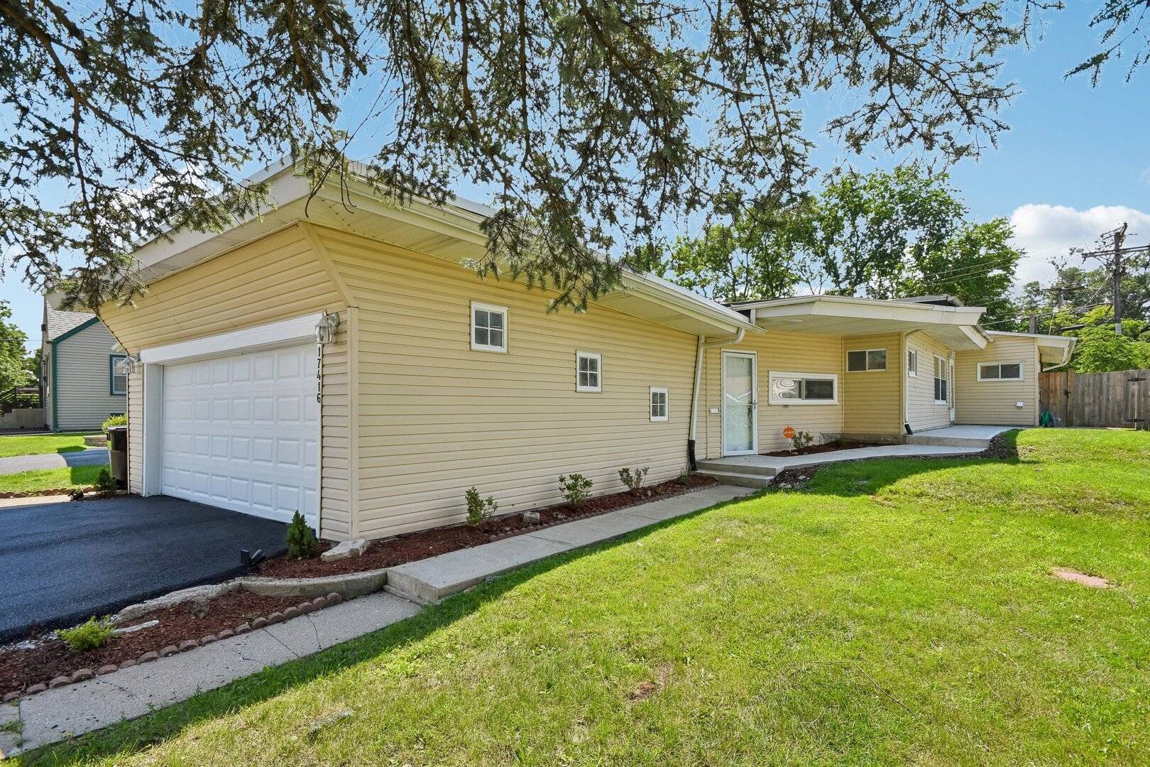 Address not disclosed, Hazel Crest, IL 60429