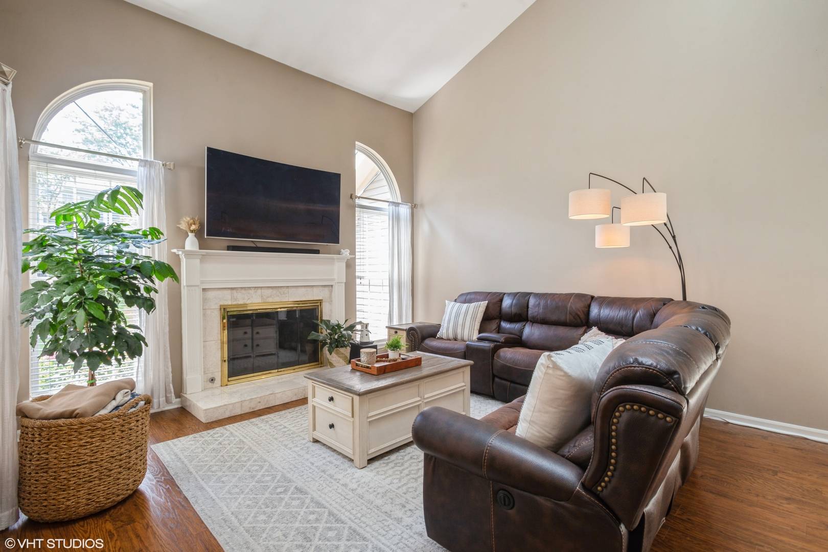 707 Clover Hill CT, Elk Grove Village, IL 60007