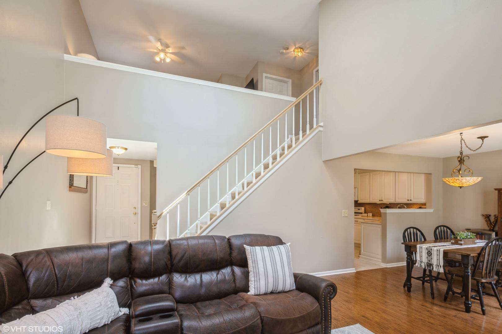 707 Clover Hill CT, Elk Grove Village, IL 60007