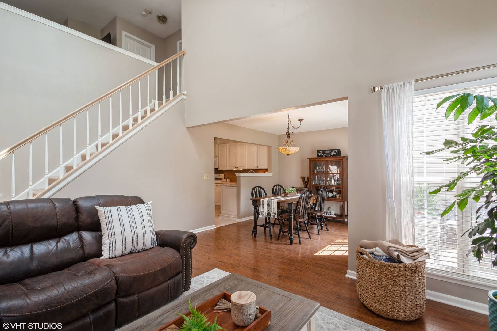 707 Clover Hill CT, Elk Grove Village, IL 60007