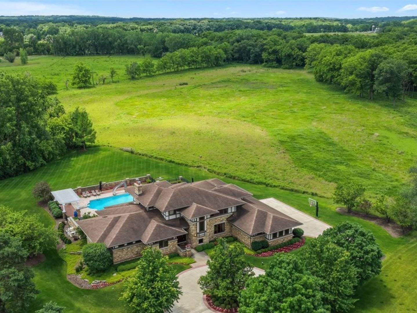 39W973 Crosscreek LN, St. Charles, IL 60175