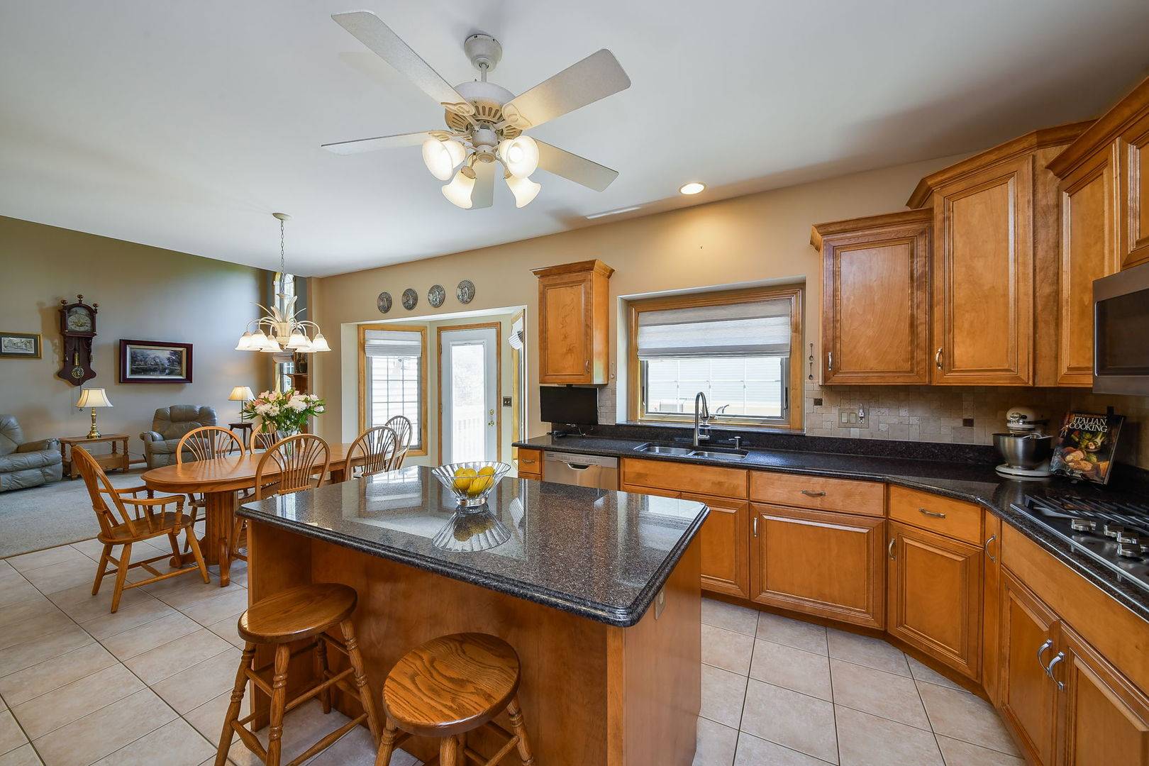 3940 Highknob CIR, Naperville, IL 60564