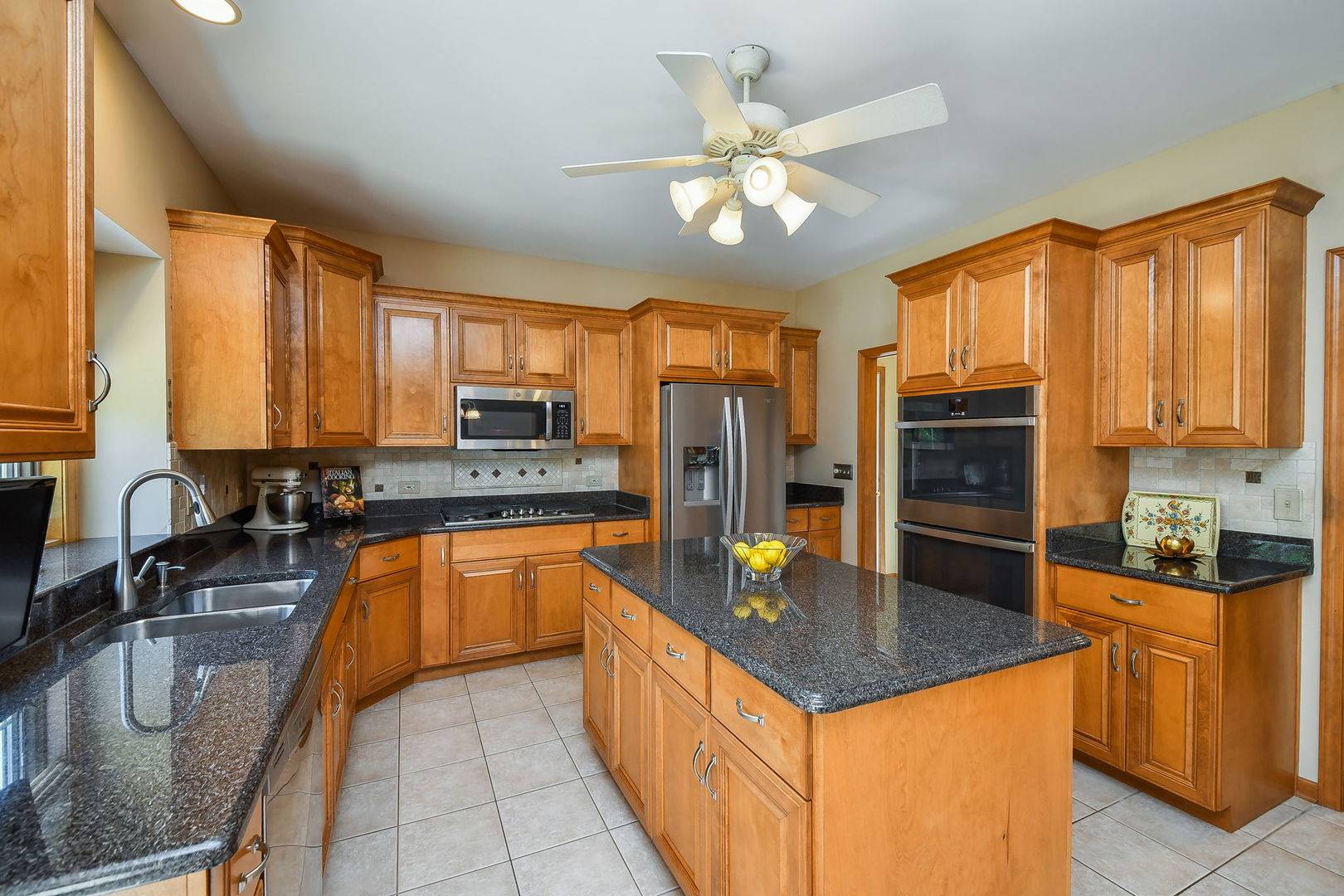 3940 Highknob CIR, Naperville, IL 60564