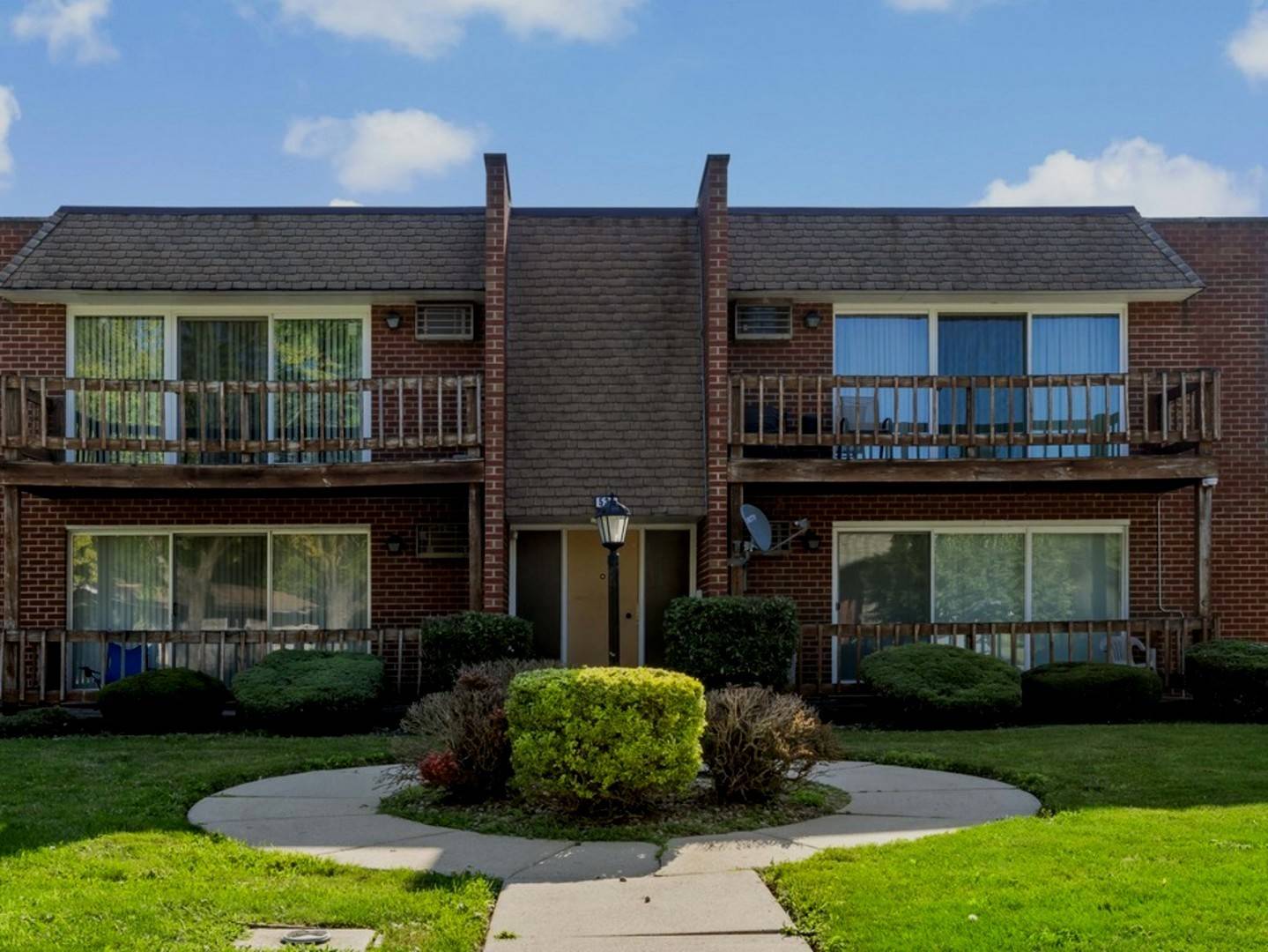 535 N Pleasant DR #2B, Glenwood, IL 60425