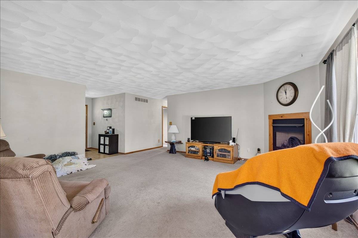 5250 Jenkins DR, South Beloit, IL 61080