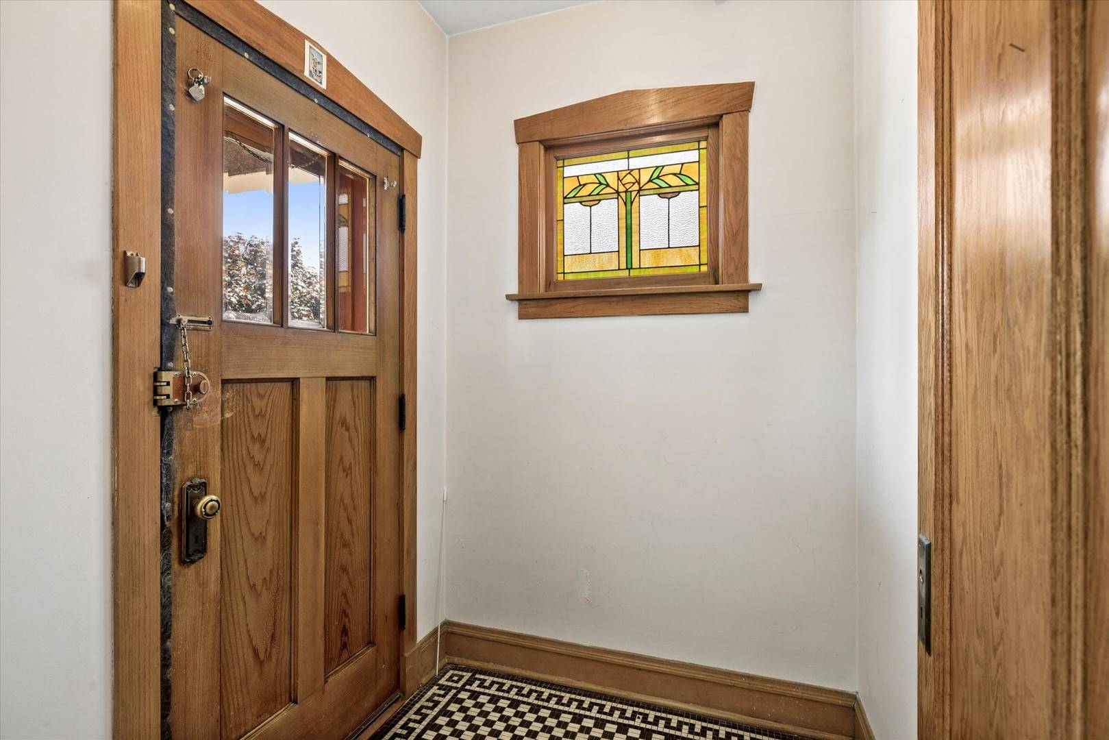 2414 East AVE, Berwyn, IL 60402
