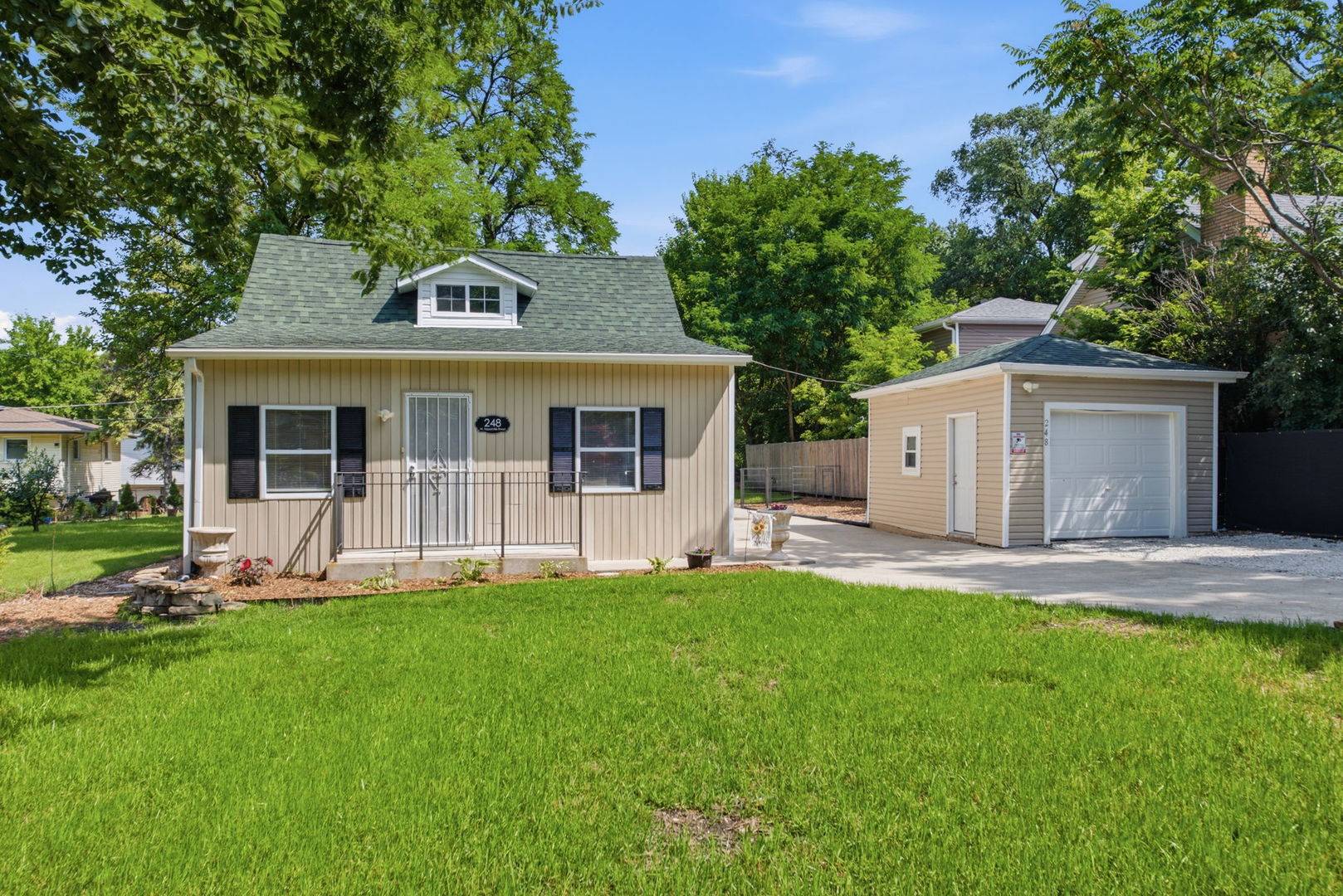 248 W Naperville RD, Westmont, IL 60559
