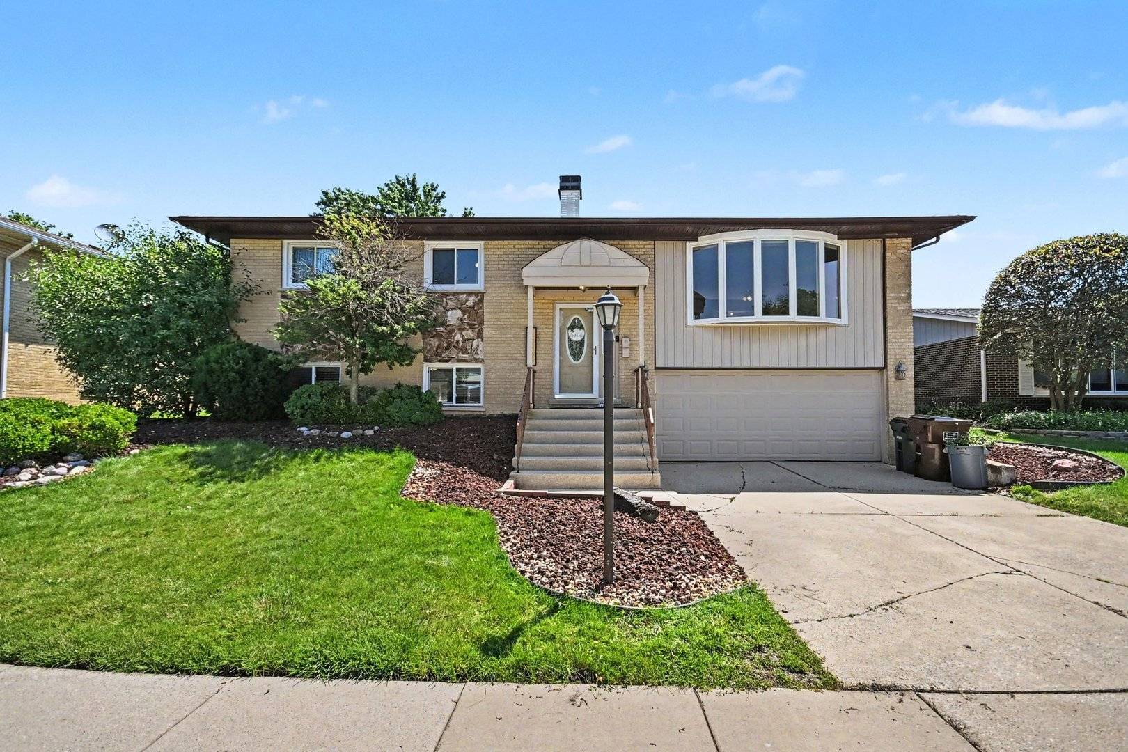 15329 Maple DR, Oak Forest, IL 60452