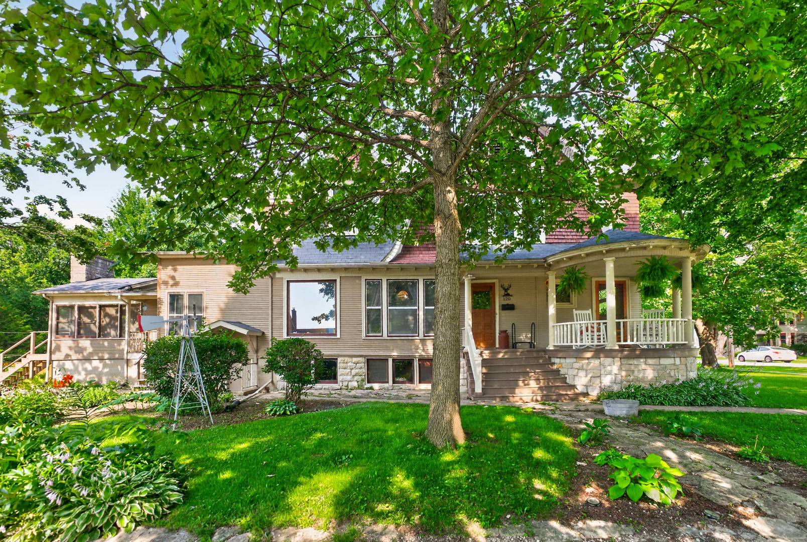 120 Elmwood PL, Sandwich, IL 60548