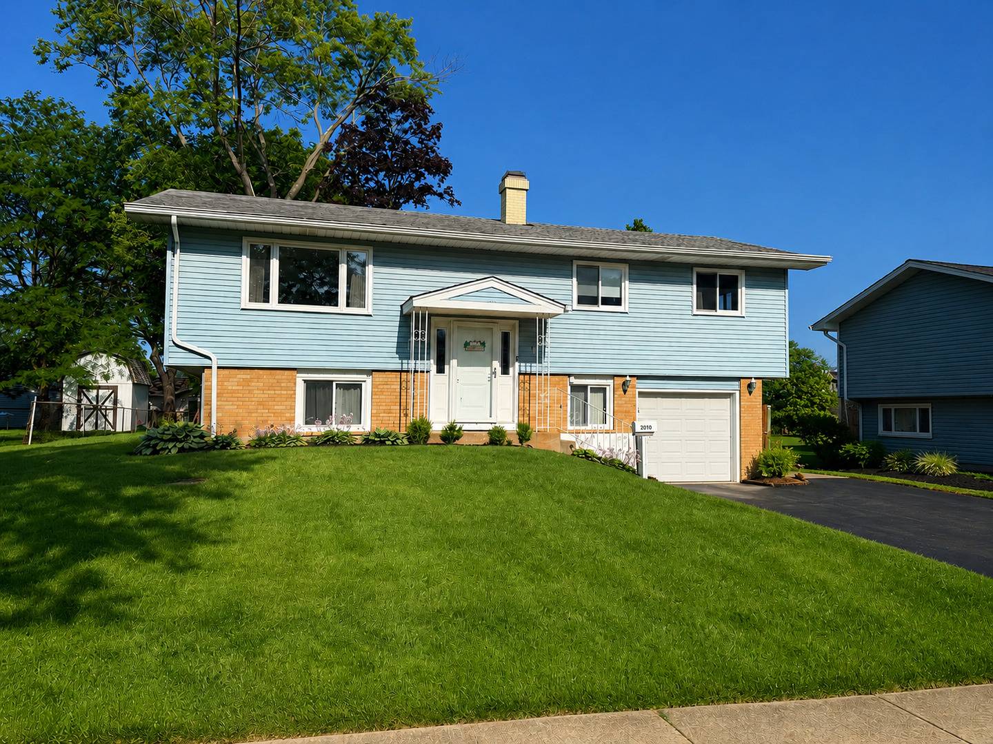 2010 Carleton RD, Hoffman Estates, IL 60169