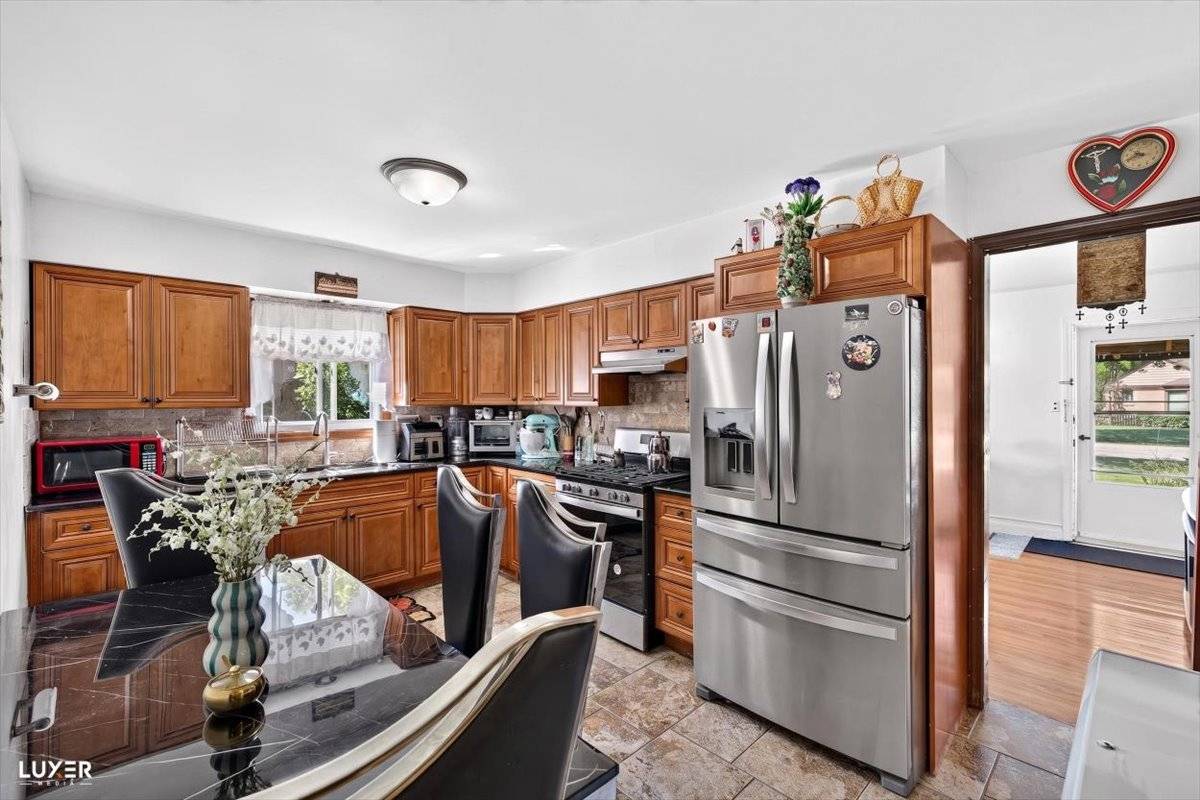 600 W Bob O Link RD, Mount Prospect, IL 60056