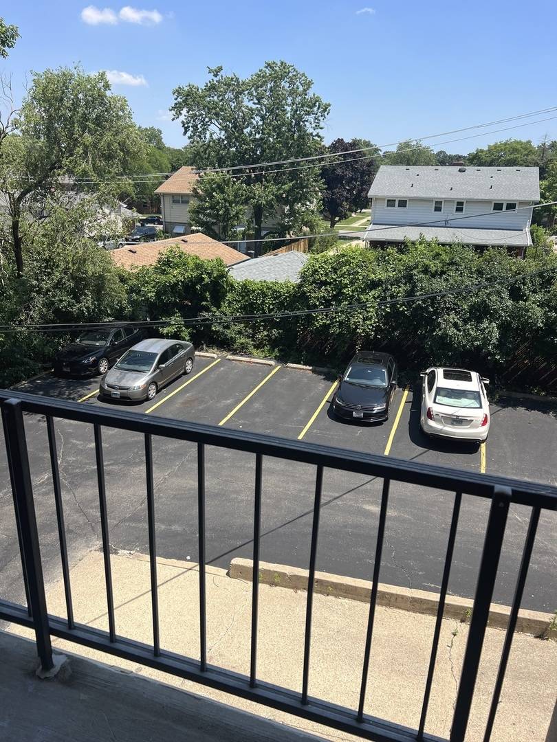 1043 S YORK RD #202, Bensenville, IL 60106