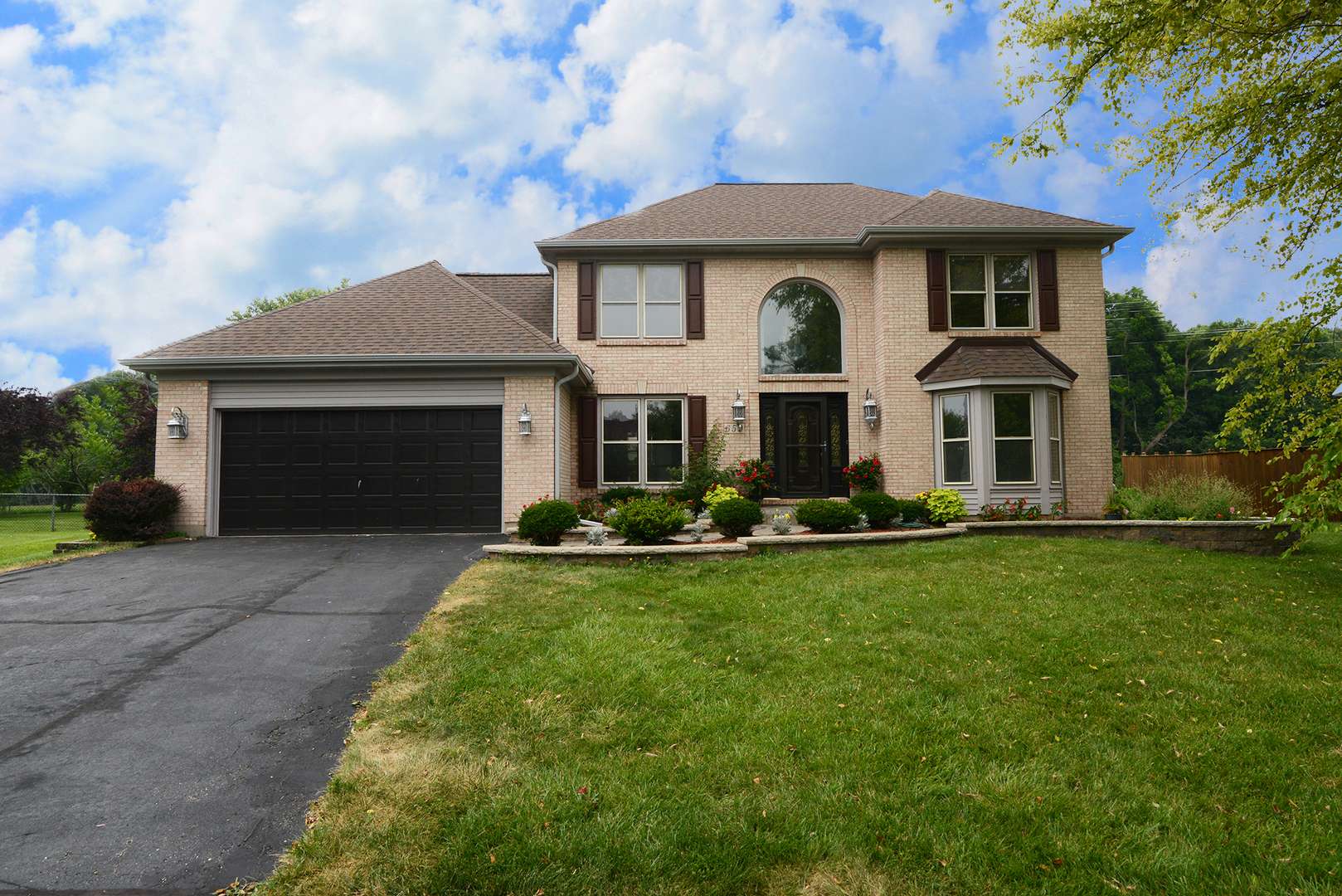 650 Lavina CT, Bolingbrook, IL 60440