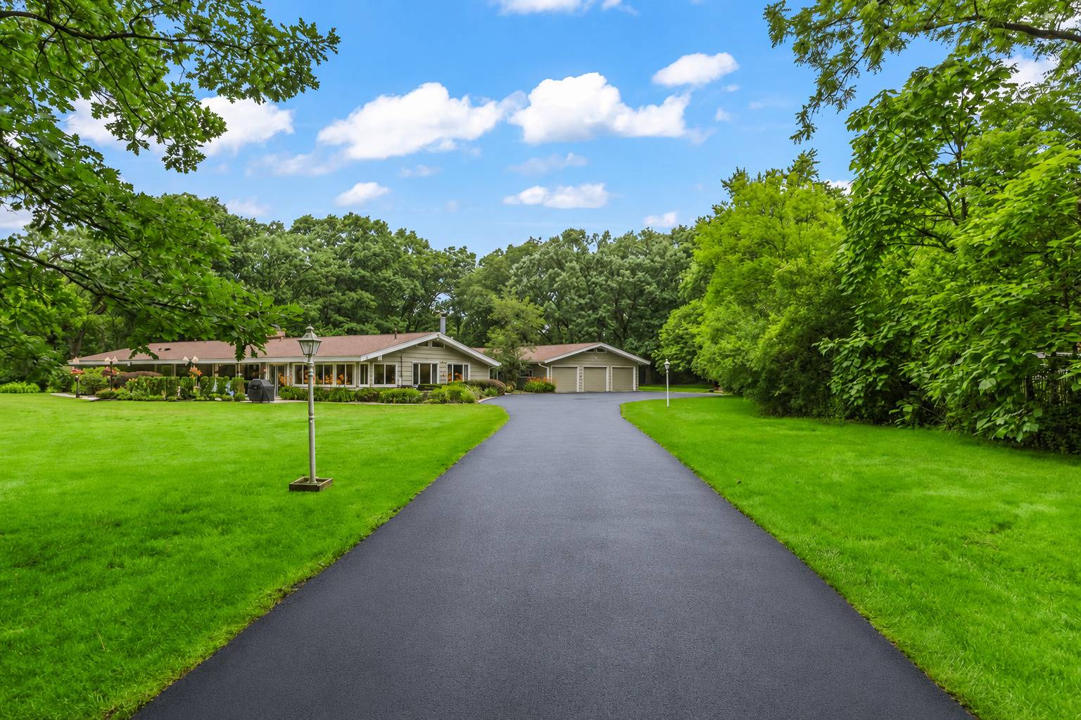 1843 Hanover LN, Flossmoor, IL 60422