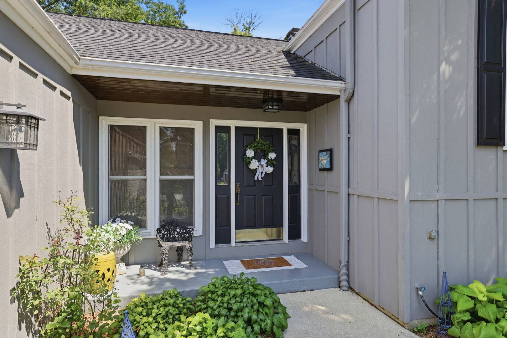 1483 Pebblestone CV, Wheaton, IL 60189