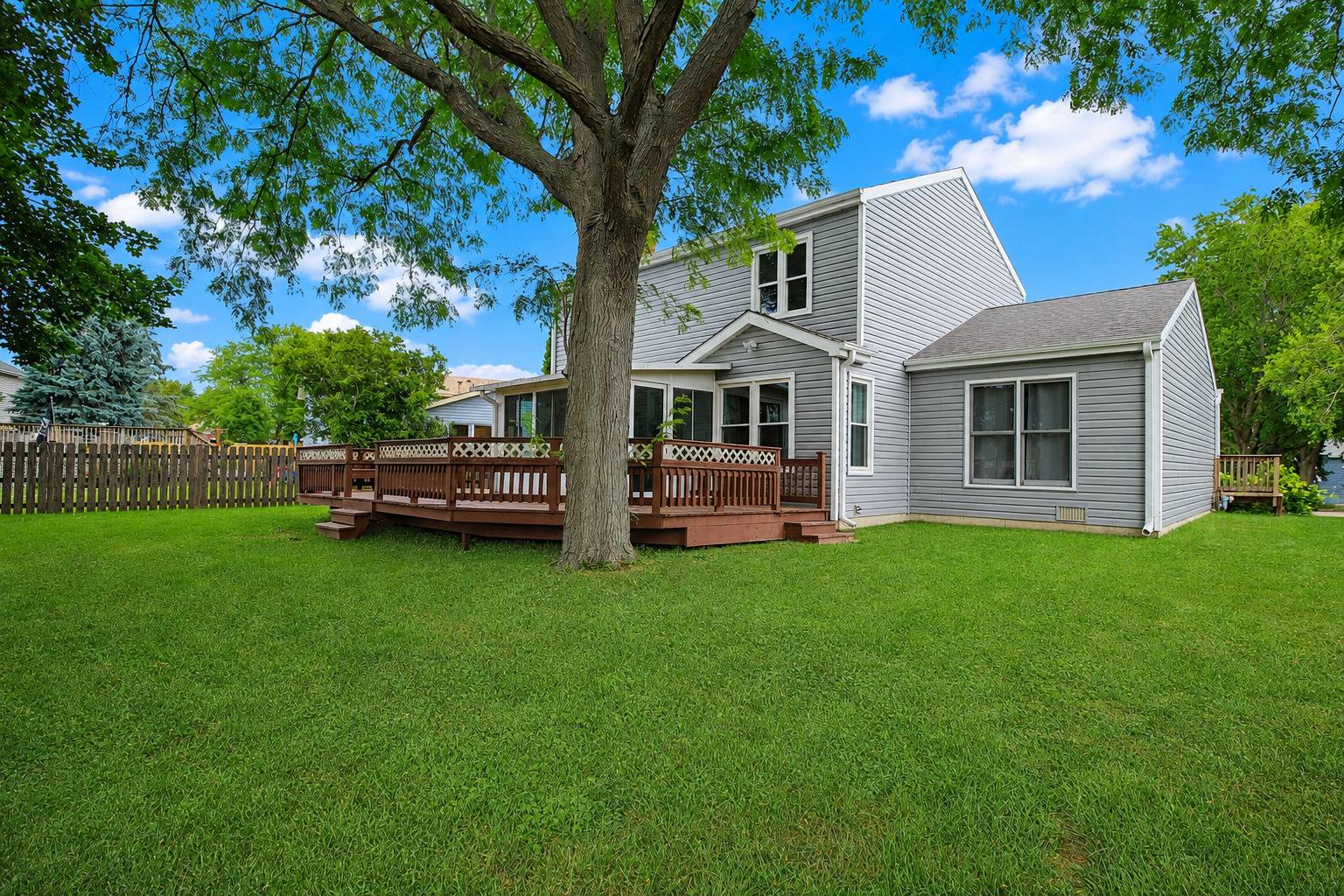 309 S Cross TRL, Mchenry, IL 60050