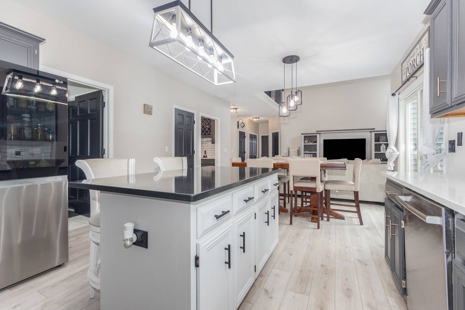 932 Merrill New RD, Sugar Grove, IL 60554