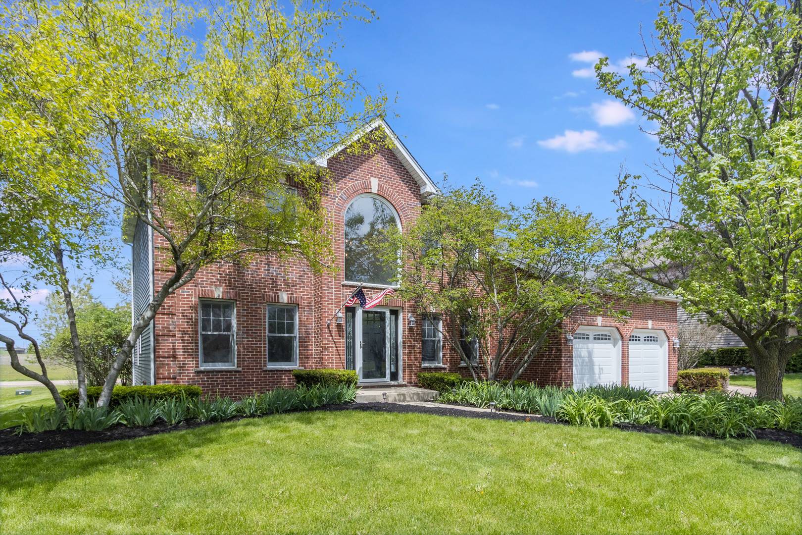 932 Merrill New RD, Sugar Grove, IL 60554