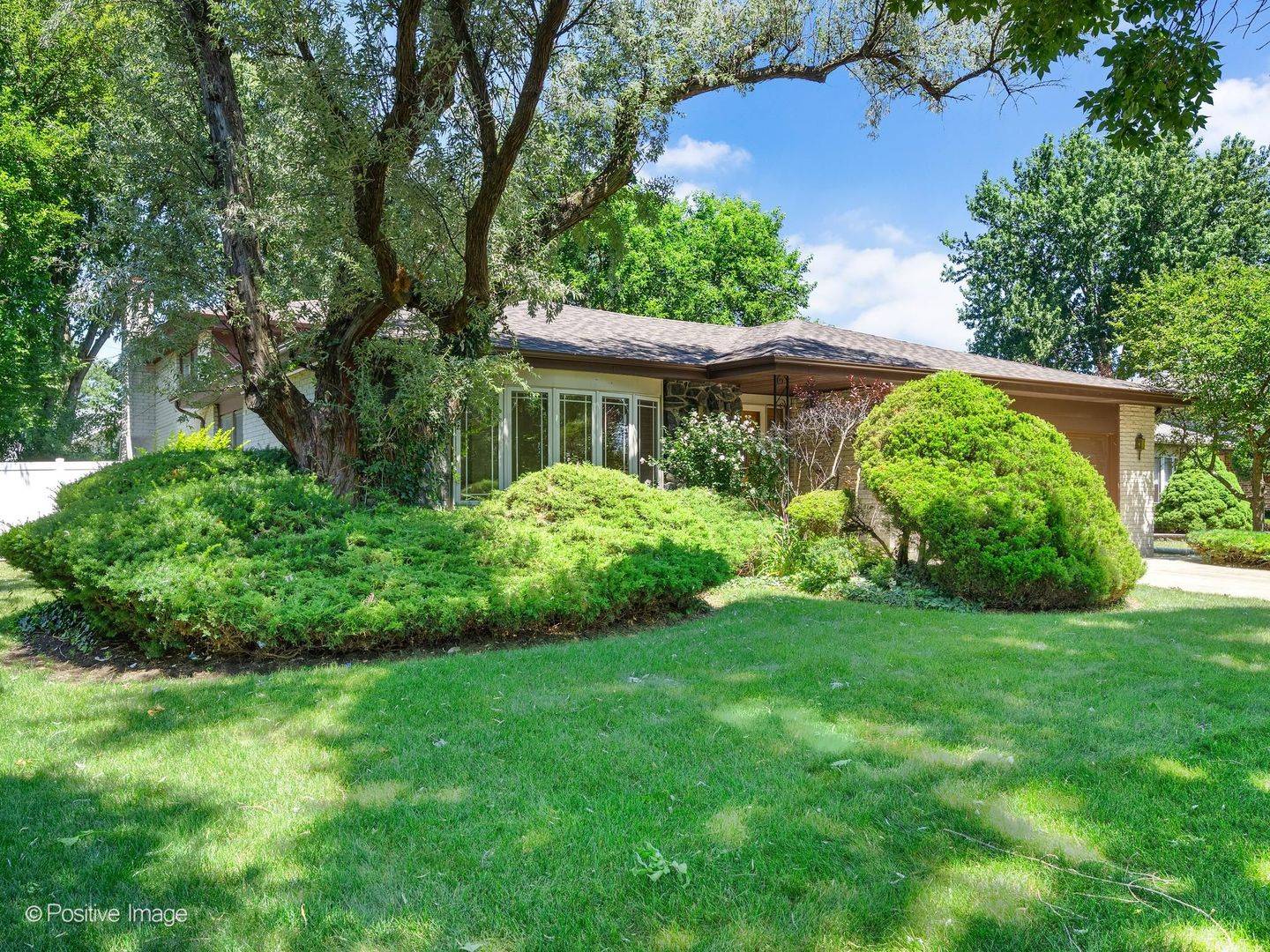 1642 Clemens RD, Darien, IL 60561