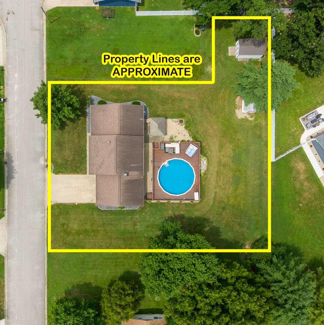 520 Cottonwood DR, Salem, IL 62881