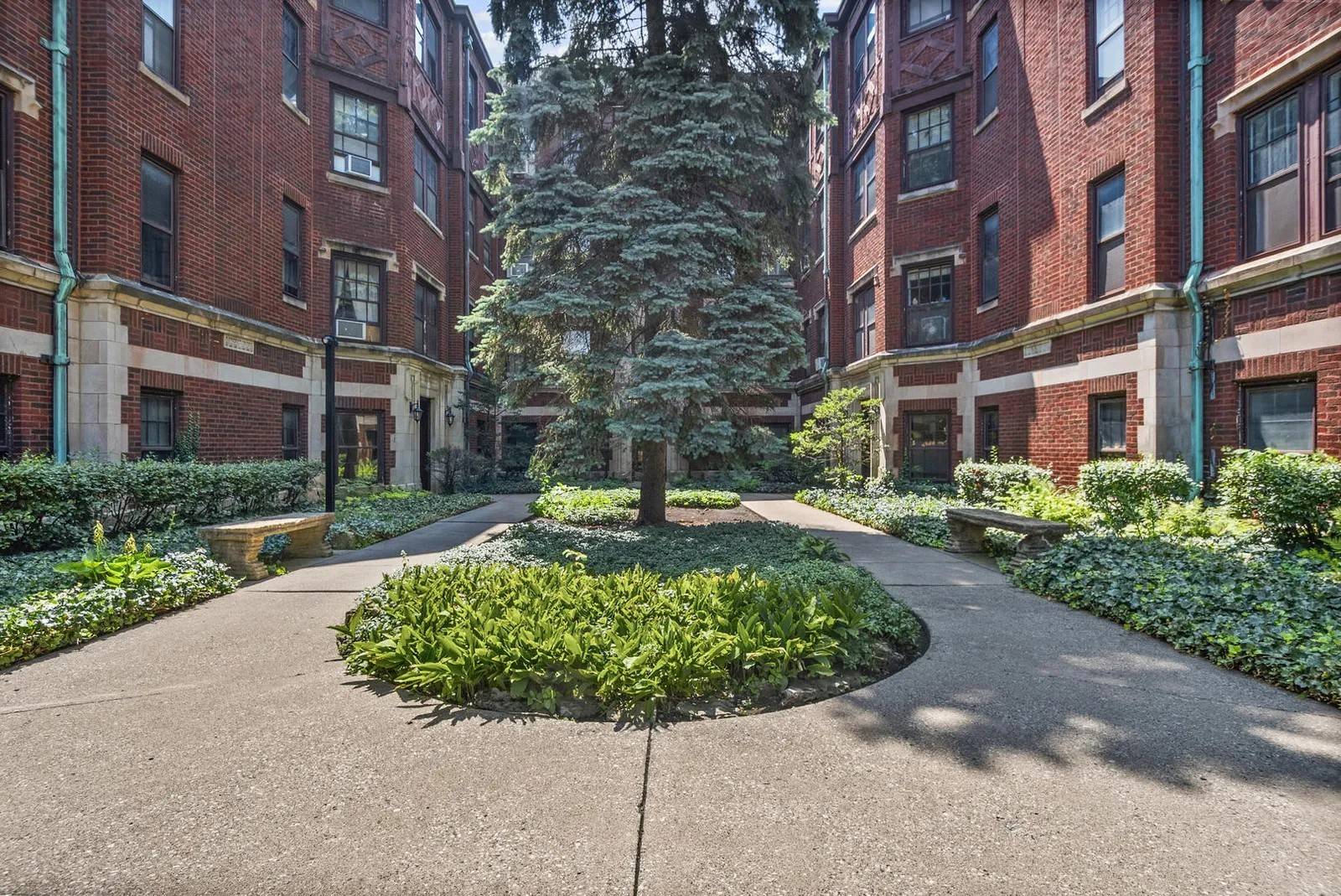 906 OAKTON ST #2, Evanston, IL 60202
