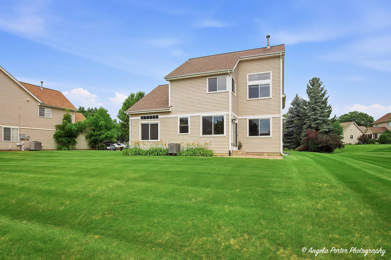 331 Hampton CT, Crystal Lake, IL 60012