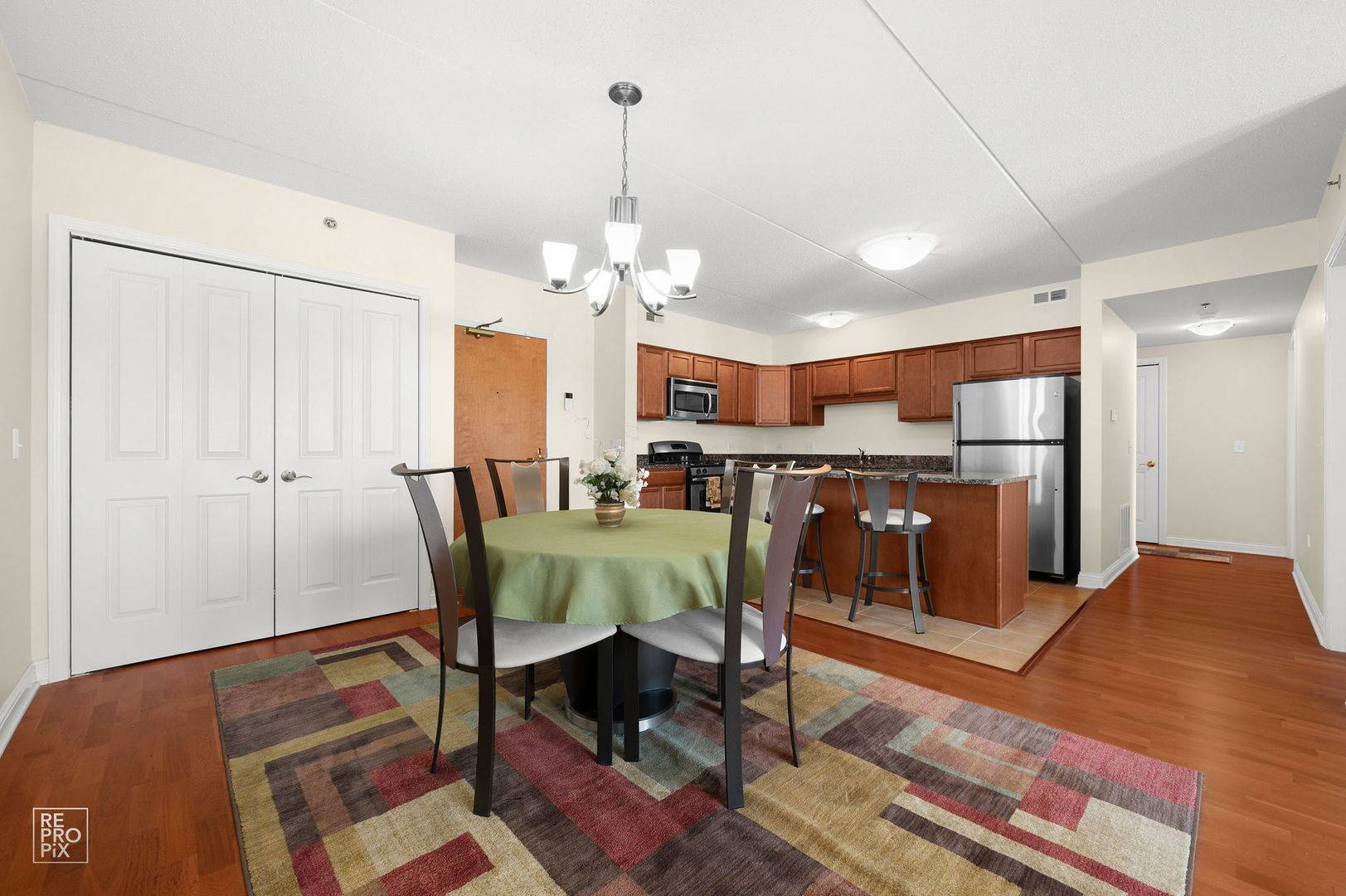 9864 Leland AVE #308, Schiller Park, IL 60176