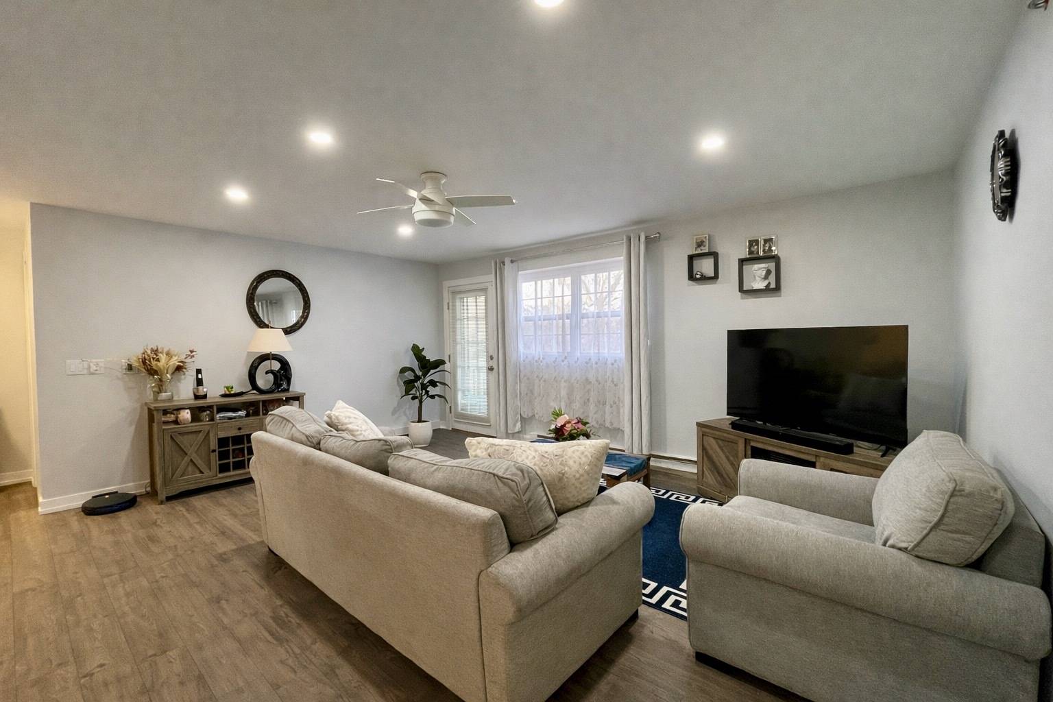 300 Cunat BLVD #2B, Richmond, IL 60071