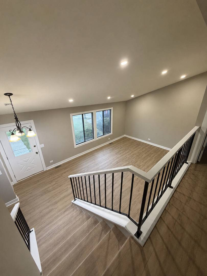 208 Albert DR, Vernon Hills, IL 60061