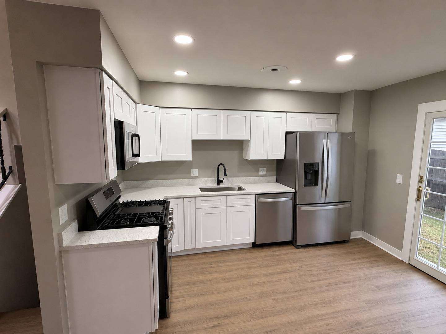 208 Albert DR, Vernon Hills, IL 60061