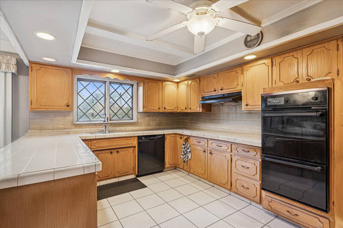 10129 Westmanor DR, Franklin Park, IL 60131