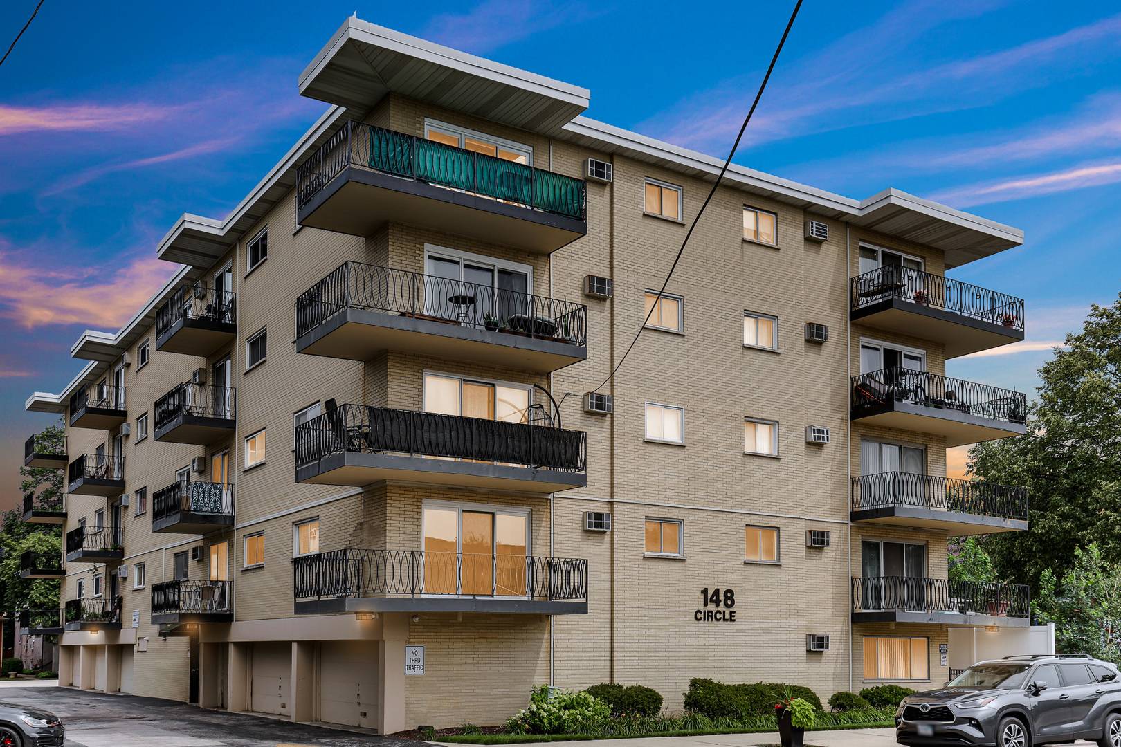 148 Circle AVE #201, Forest Park, IL 60130