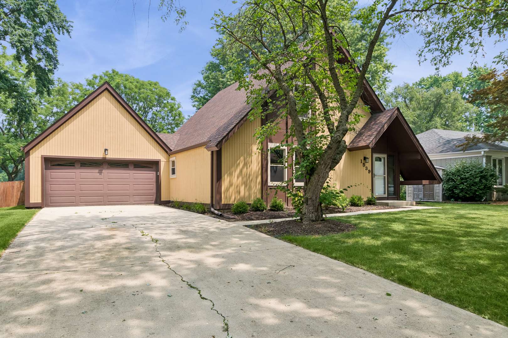 1539 Foxhill RD, Naperville, IL 60563