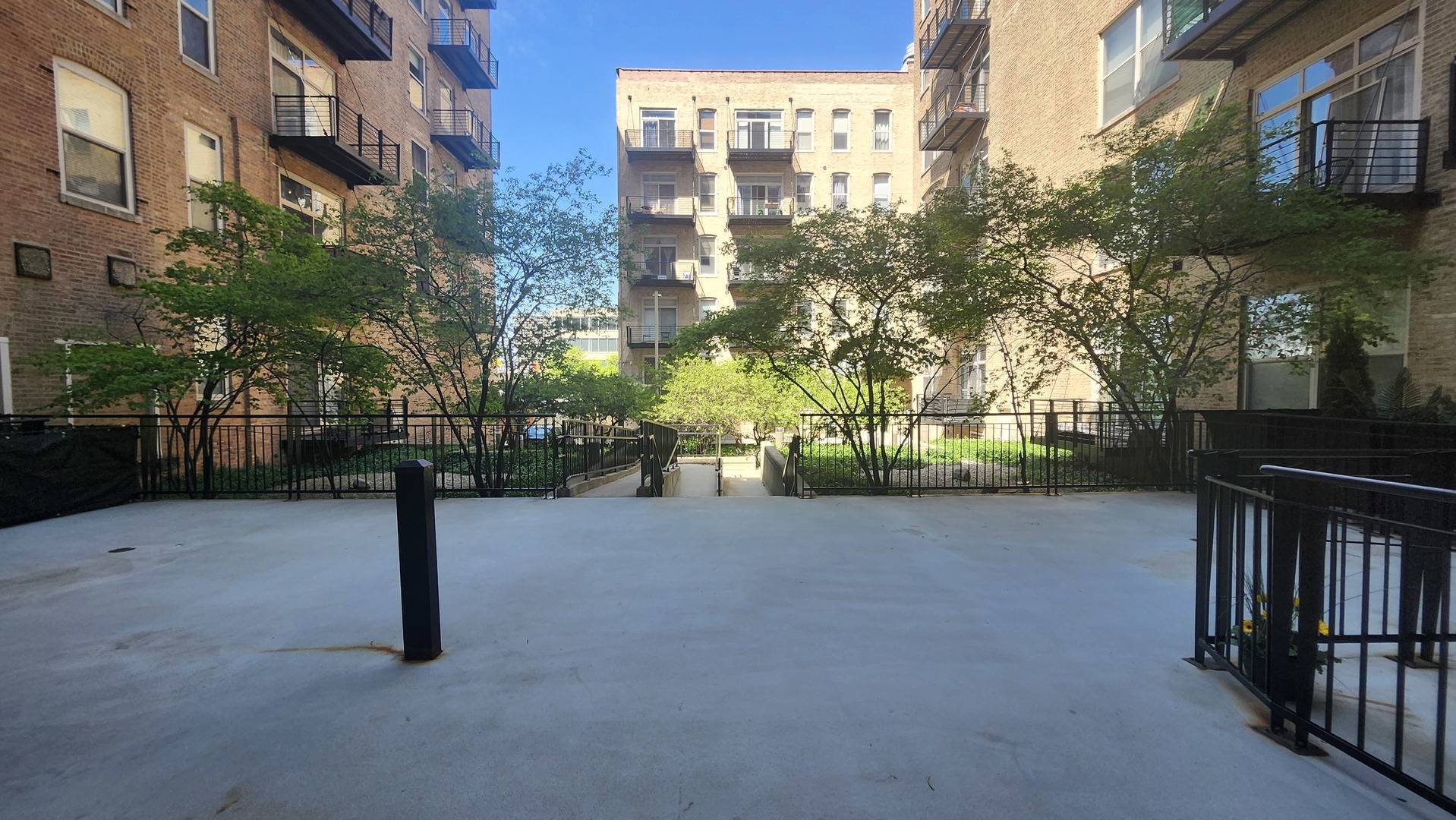 420 S Clinton ST #302, Chicago, IL 60607