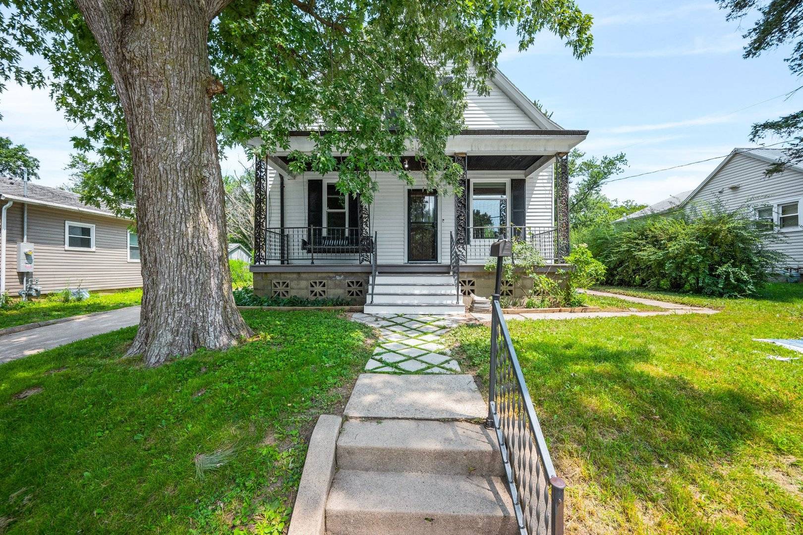 1108 S Clayton ST, Bloomington, IL 61701