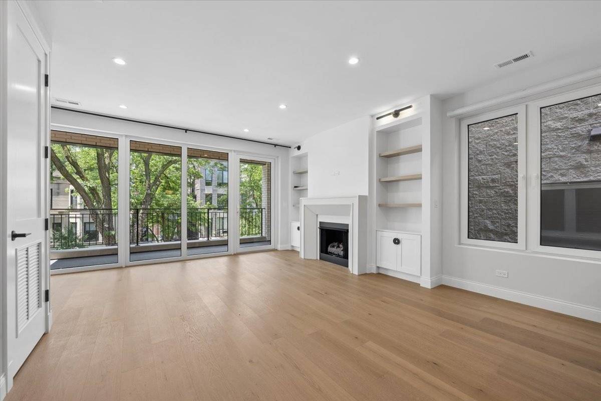3739 N Clifton AVE #2, Chicago, IL 60613