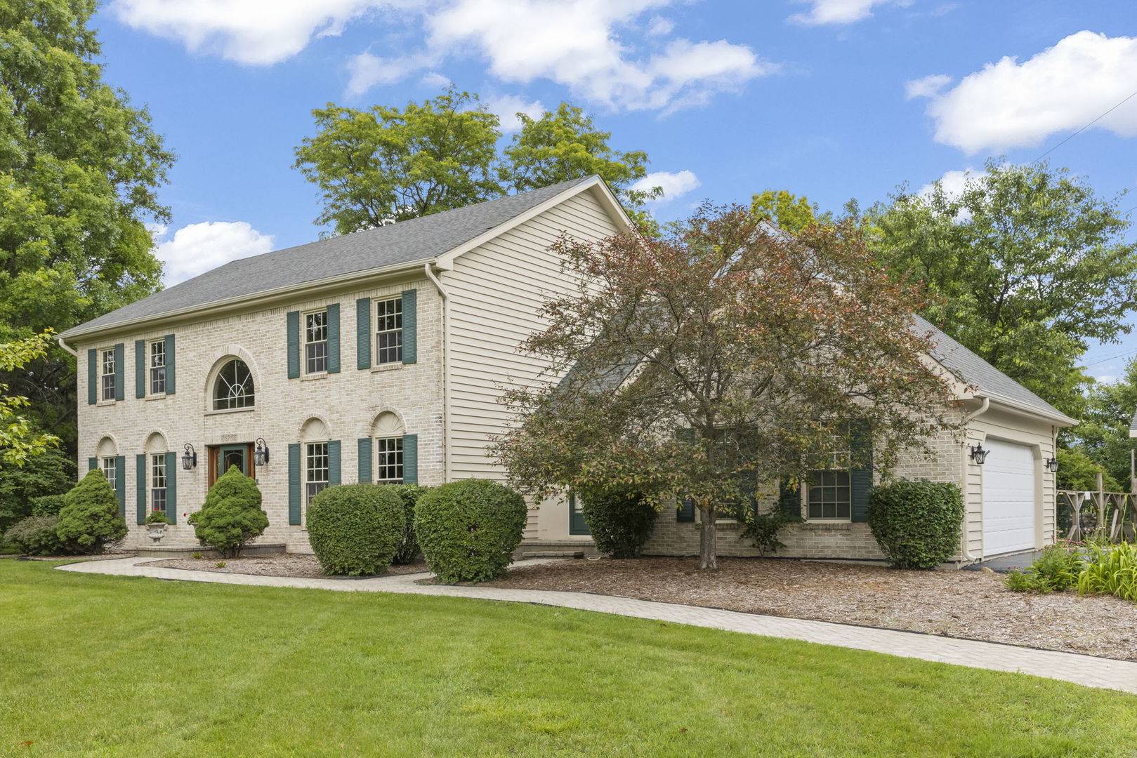 8S765 Singletree LN, Naperville, IL 60565