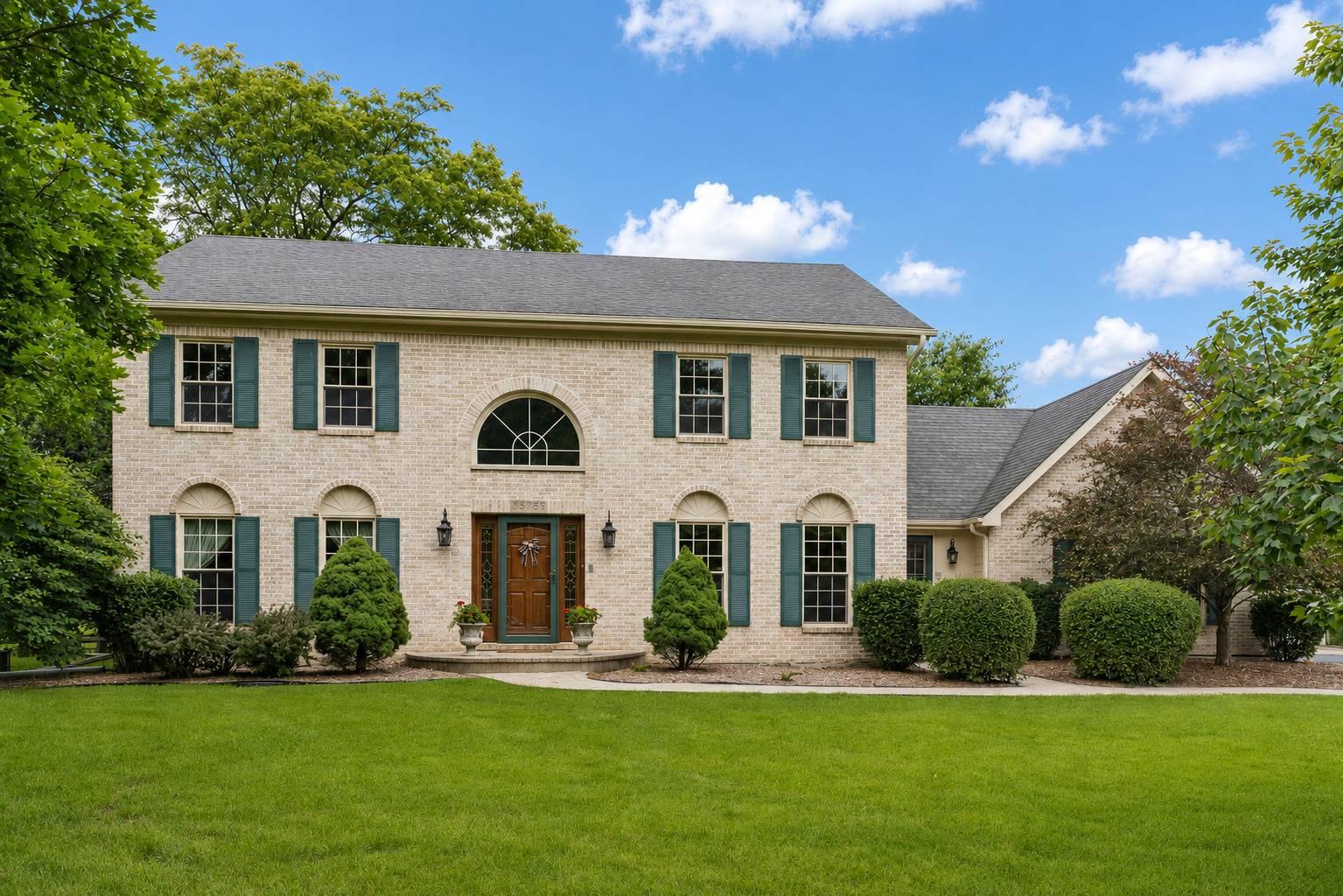8S765 Singletree LN, Naperville, IL 60565
