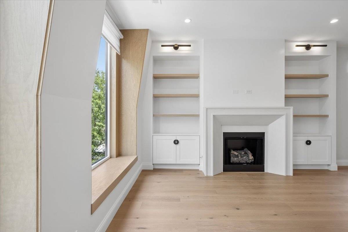 3739 N Clifton AVE #3, Chicago, IL 60613