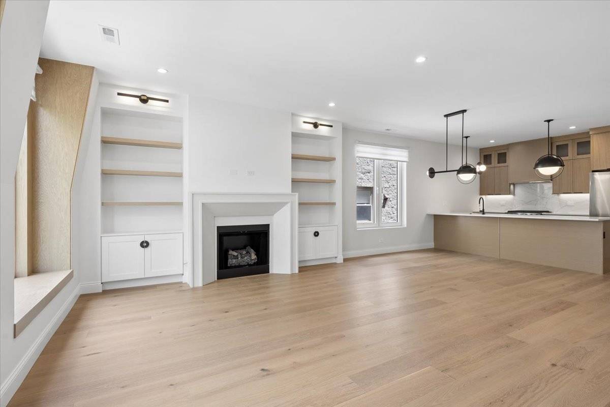 3739 N Clifton AVE #3, Chicago, IL 60613