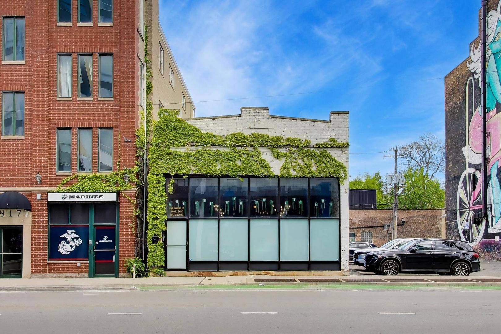 815 N Milwaukee AVE, Chicago, IL 60642