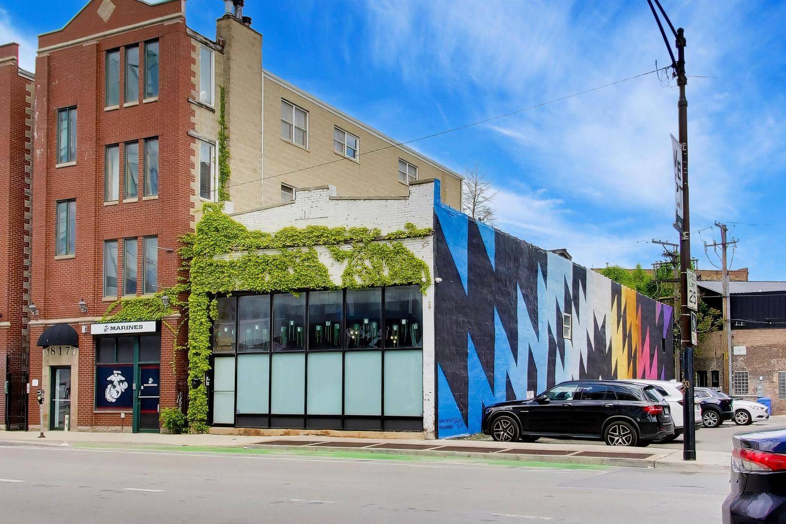 815 N Milwaukee AVE, Chicago, IL 60642